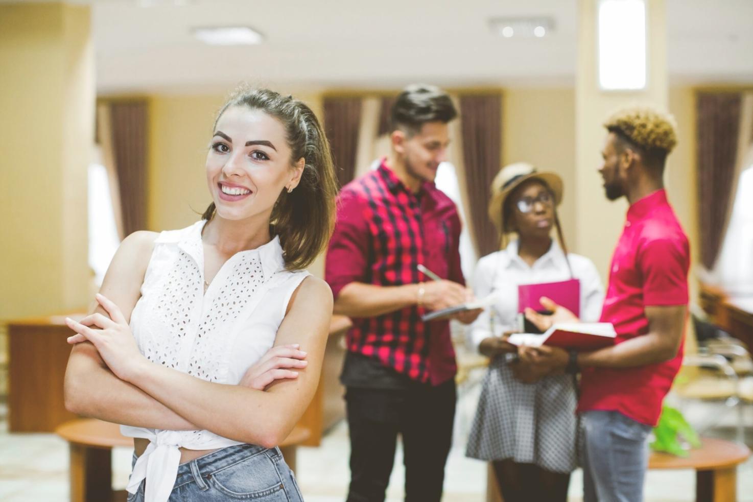 Kollaboratives Arbeiten und Austausch in modernen Lernräumen